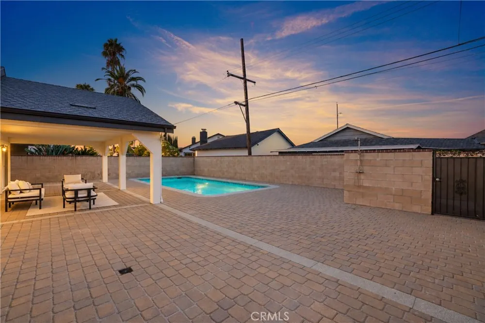 8550 Raviller Drive Downey, CA 90240
