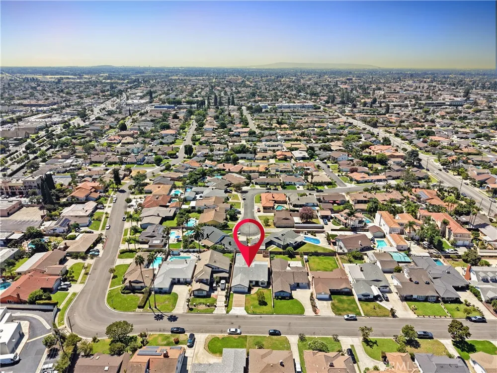 8550 Raviller Drive Downey, CA 90240