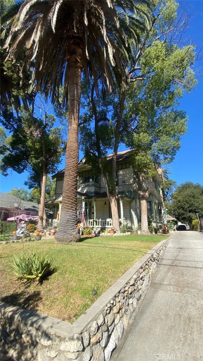 209 Carlton Pasadena, CA 91103