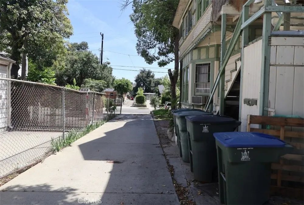 209 Carlton Pasadena, CA 91103