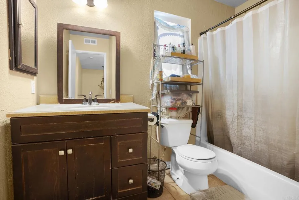2115 Manzana Way Paradise Hills, CA 92139