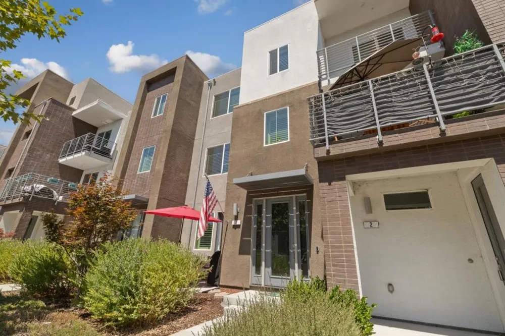 133 Llano De Los Robles Avenue #3 San Jose, CA 95136