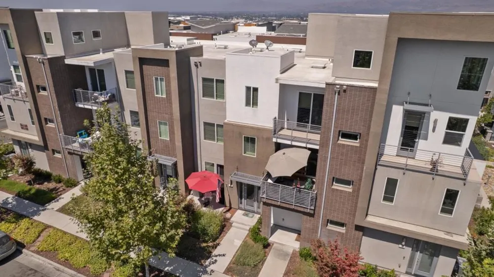 133 Llano De Los Robles Avenue #3 San Jose, CA 95136