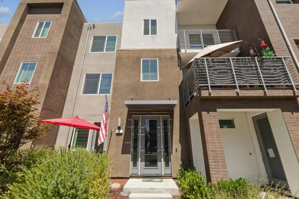 133 Llano De Los Robles Avenue #3 San Jose, CA 95136