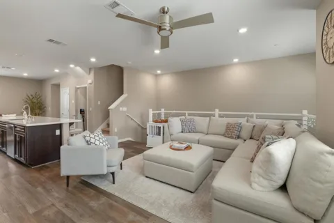 133 Llano De Los Robles Avenue #3