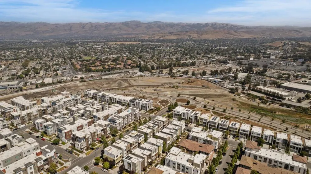 133 Llano De Los Robles Avenue #3 San Jose, CA 95136