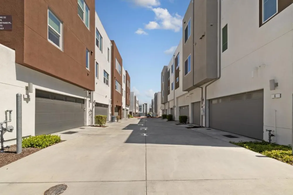 133 Llano De Los Robles Avenue #3 San Jose, CA 95136