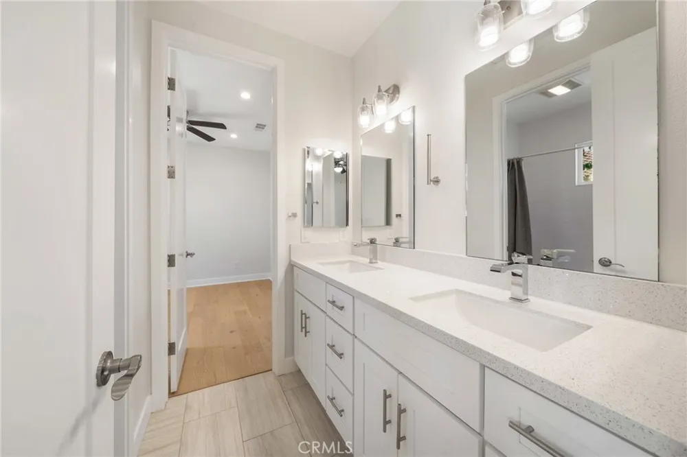 2573 Elden Ave #B Costa Mesa, CA 92627