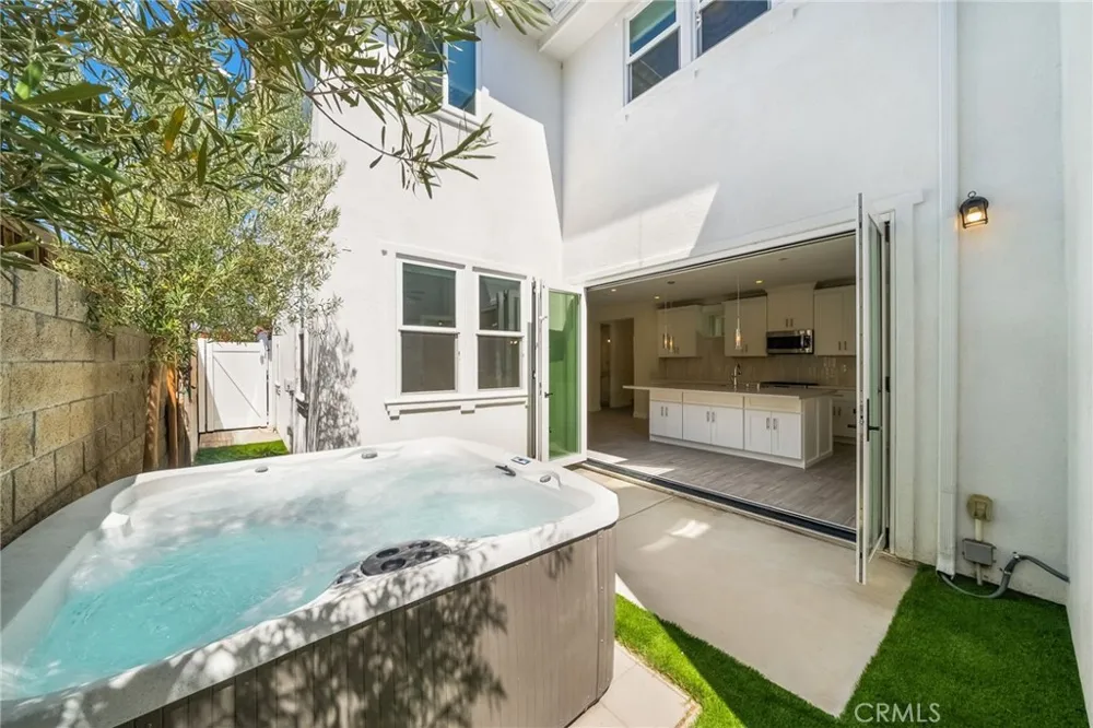 2573 Elden Ave #B Costa Mesa, CA 92627
