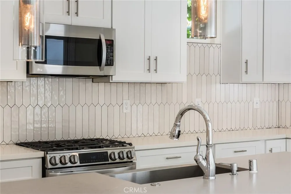 2573 Elden Ave #B Costa Mesa, CA 92627