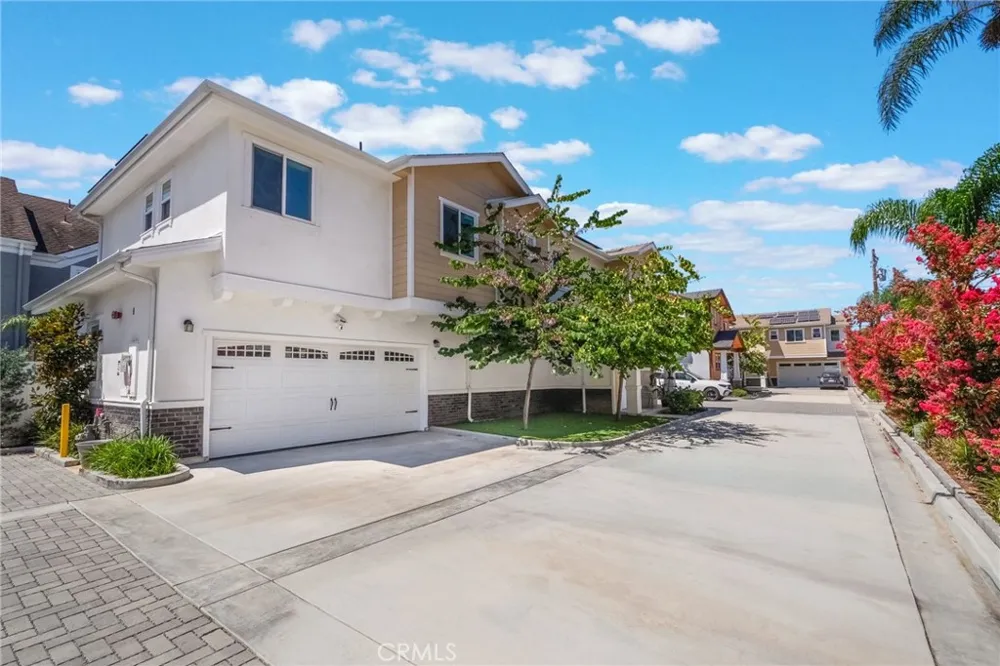 2573 Elden Ave #B Costa Mesa, CA 92627
