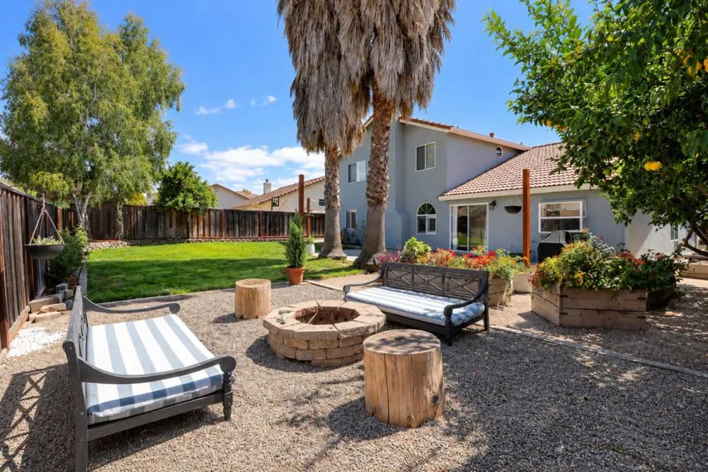 1940 Ponderosa Court Hollister, CA 95023