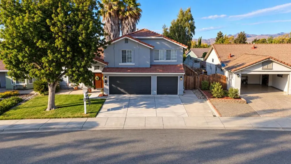 1940 Ponderosa Court Hollister, CA 95023
