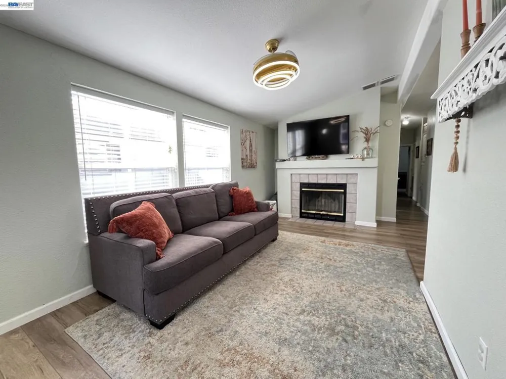 817 Sundial Circle Livermore, CA 94550