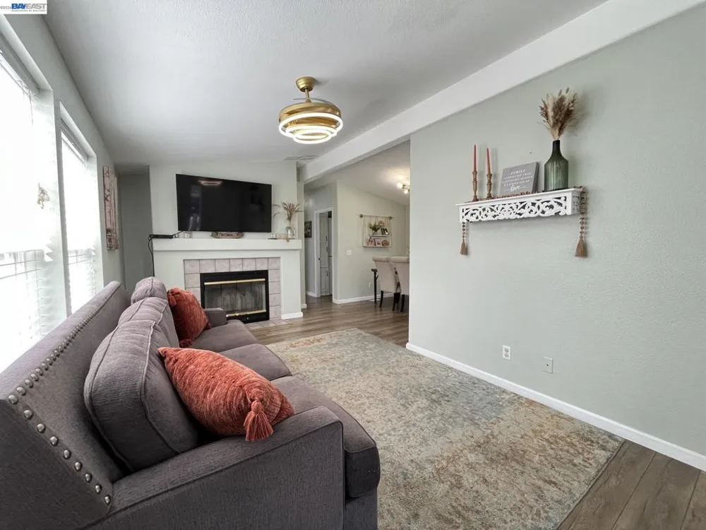 817 Sundial Circle Livermore, CA 94550