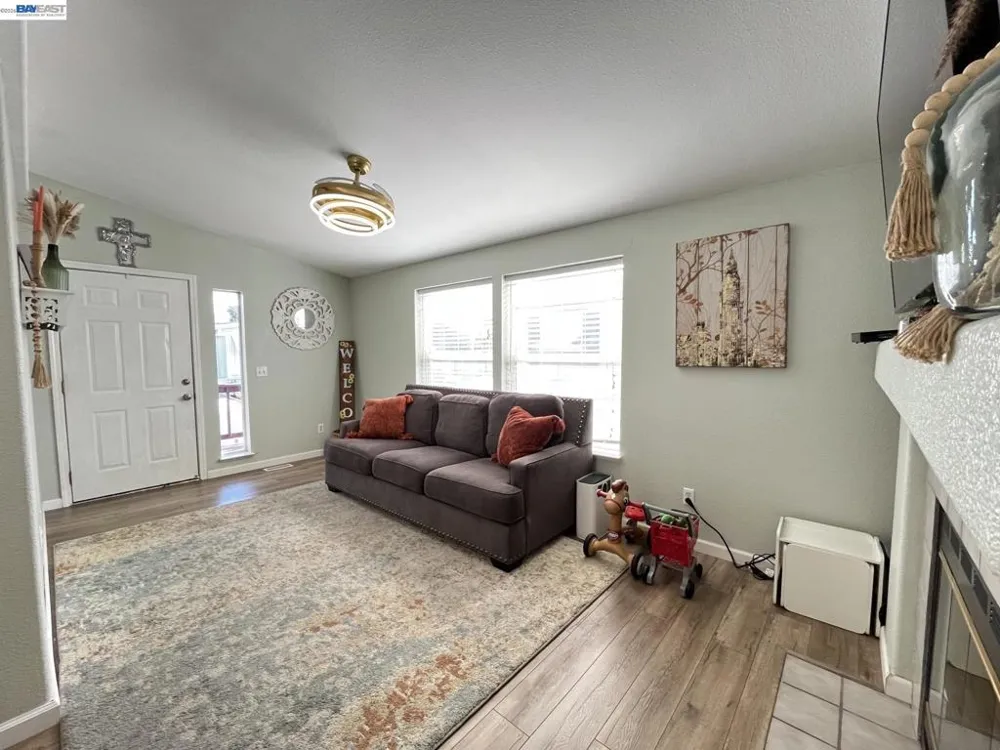 817 Sundial Circle Livermore, CA 94550