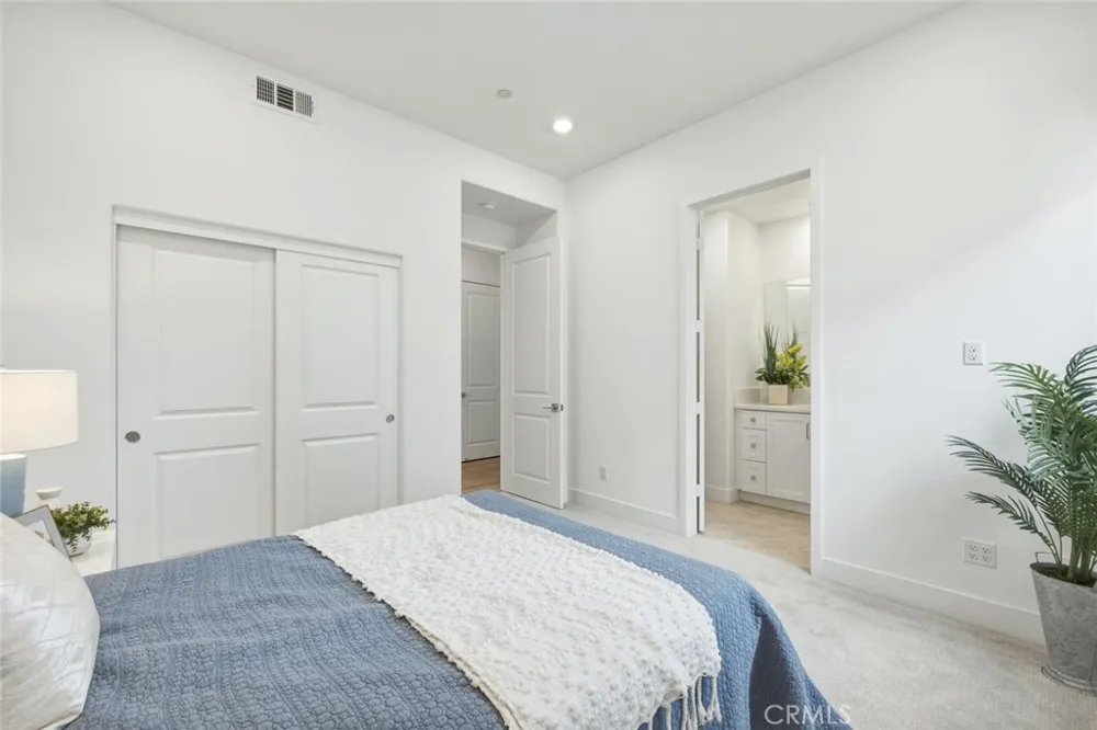 426 Treble Irvine, CA 92618