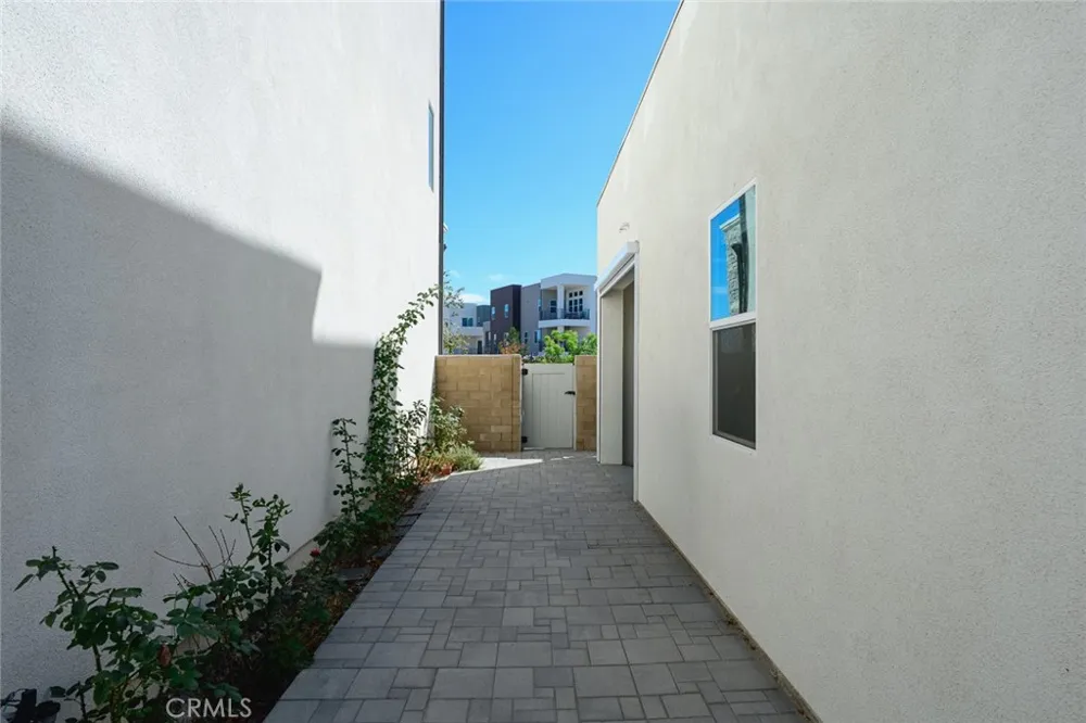 426 Treble Irvine, CA 92618