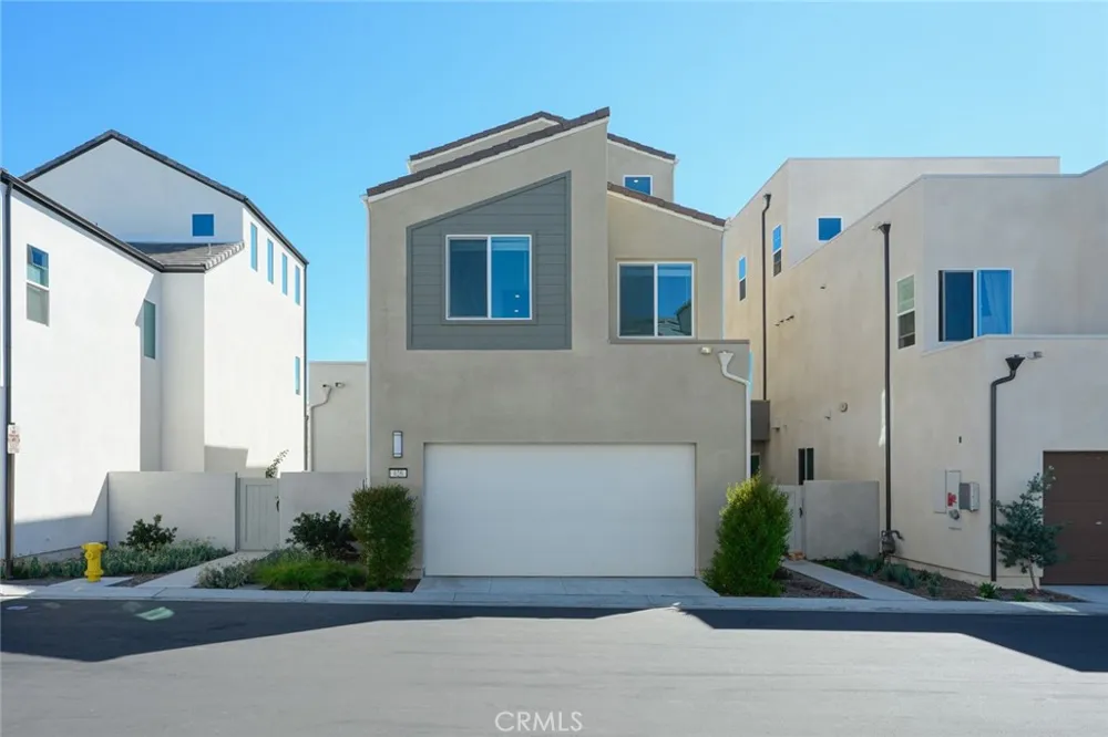 426 Treble Irvine, CA 92618