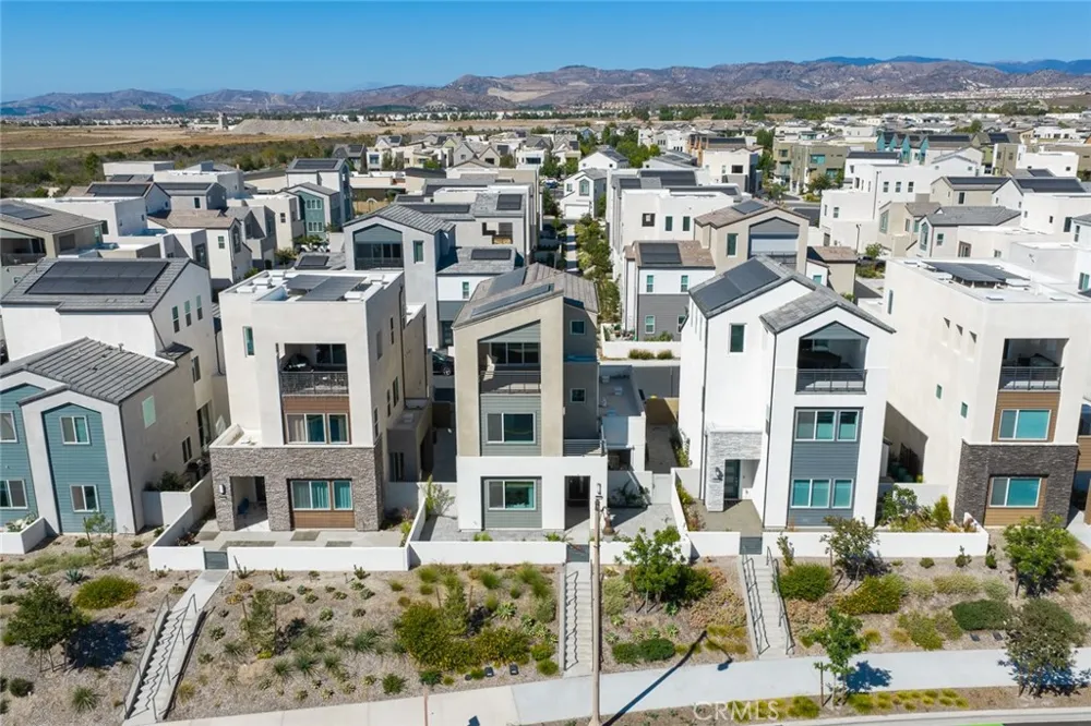 426 Treble Irvine, CA 92618