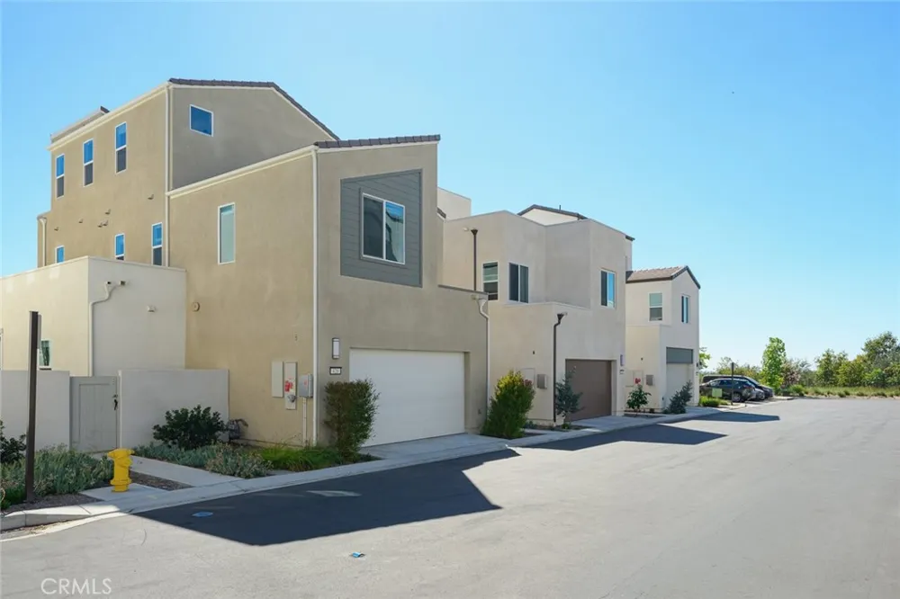 426 Treble Irvine, CA 92618