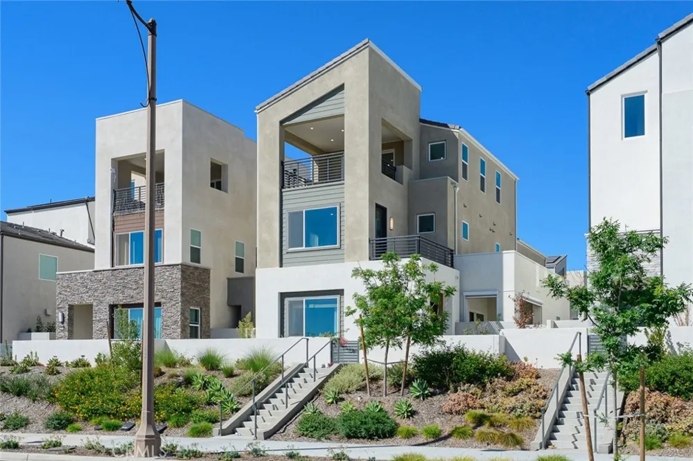 426 Treble Irvine, CA 92618