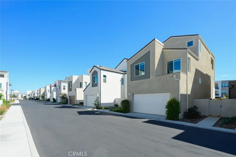 426 Treble Irvine, CA 92618