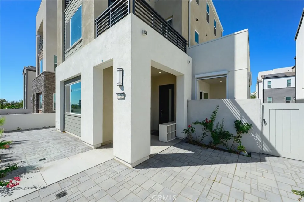 426 Treble Irvine, CA 92618