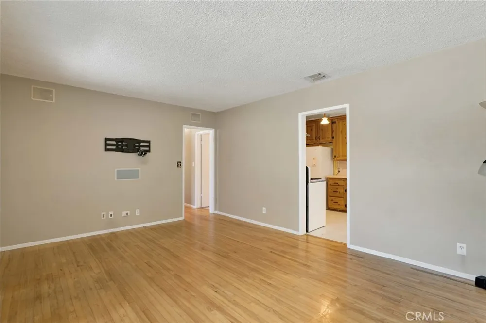 14766 Kingsbury Street San Fernando, CA 91345