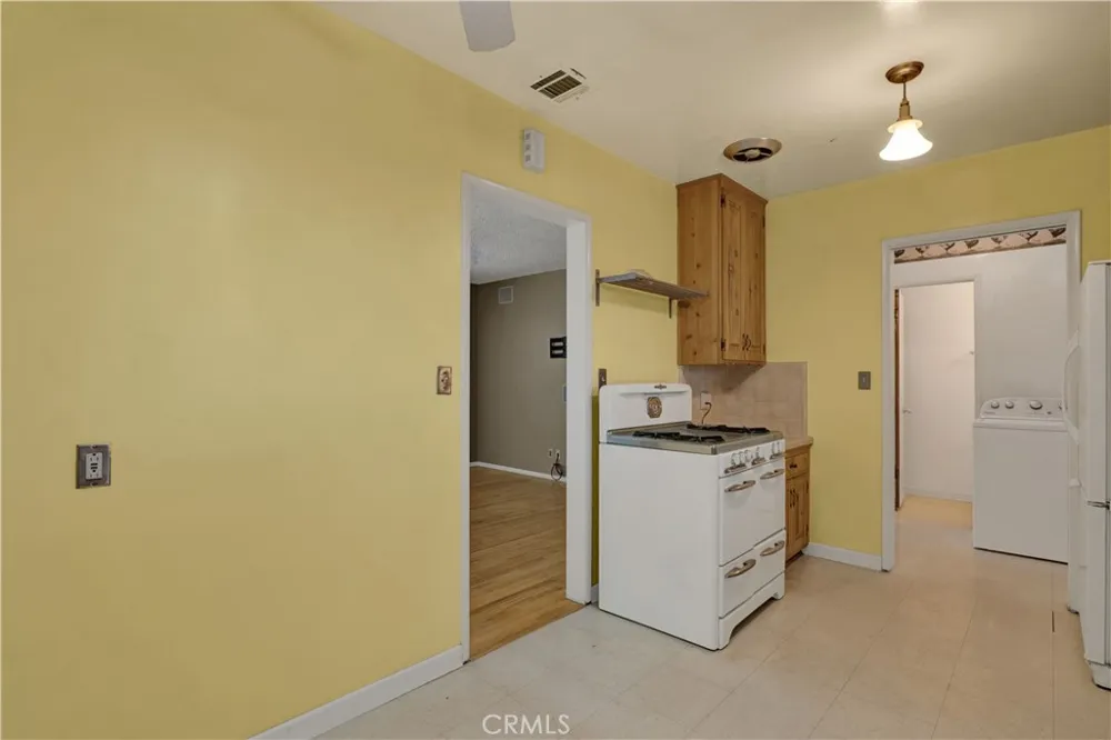 14766 Kingsbury Street San Fernando, CA 91345