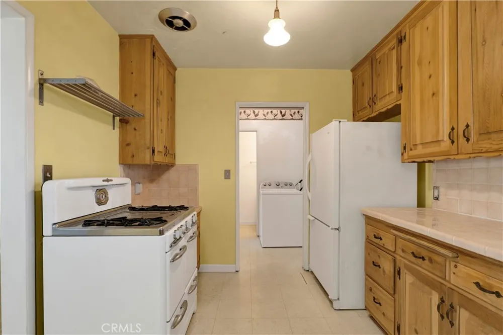 14766 Kingsbury Street San Fernando, CA 91345