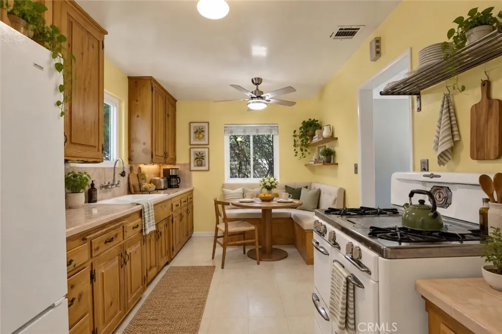 14766 Kingsbury Street San Fernando, CA 91345