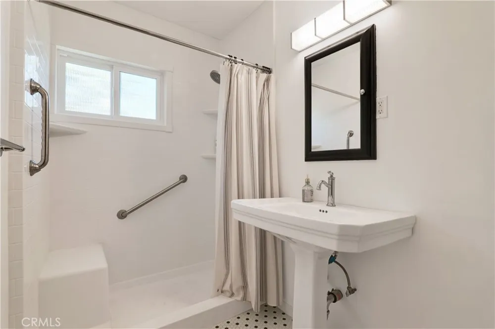 14766 Kingsbury Street San Fernando, CA 91345