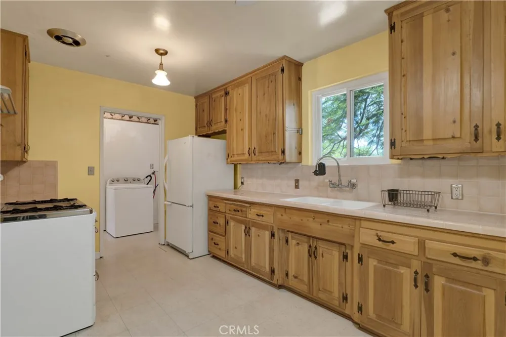 14766 Kingsbury Street San Fernando, CA 91345