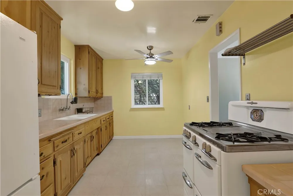 14766 Kingsbury Street San Fernando, CA 91345