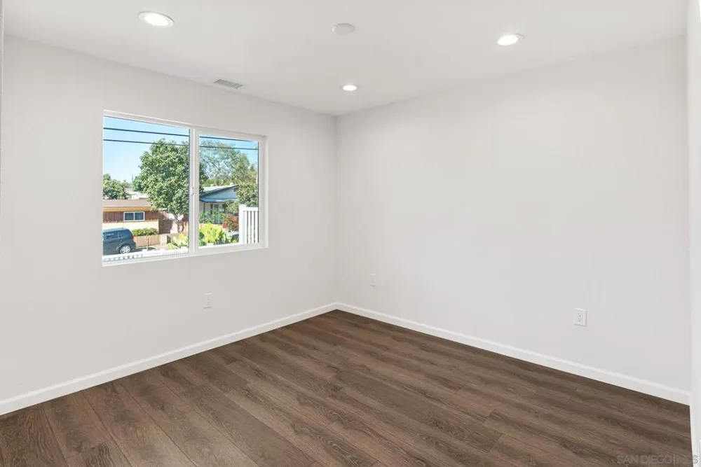 9099 Rosedale Spring Valley, CA 91977