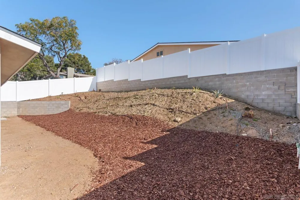 9099 Rosedale Spring Valley, CA 91977