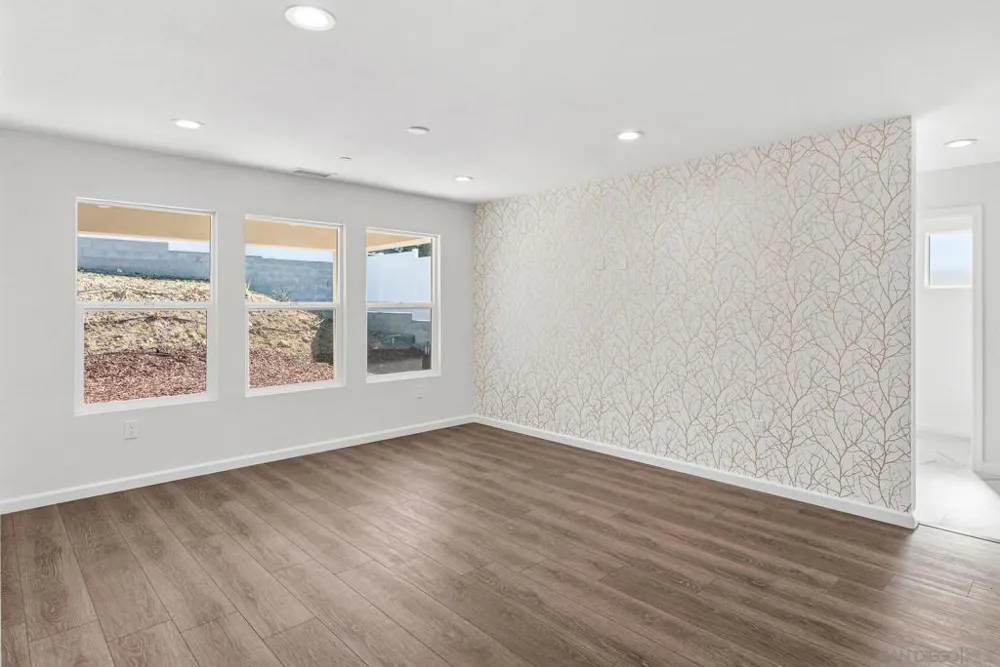 9099 Rosedale Spring Valley, CA 91977