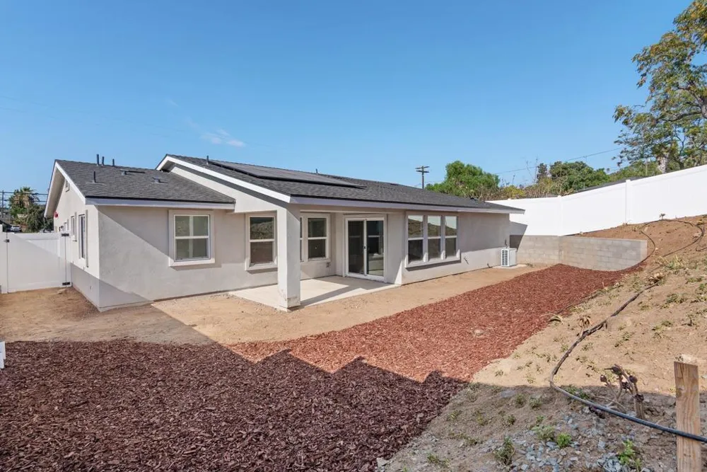 9099 Rosedale Spring Valley, CA 91977