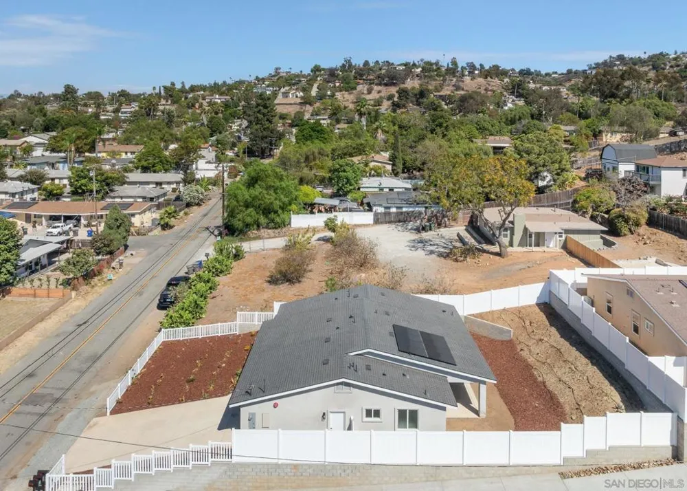 9099 Rosedale Spring Valley, CA 91977