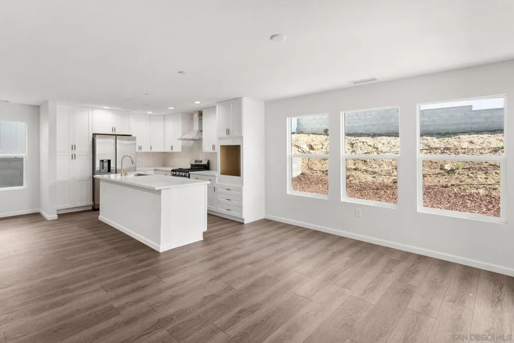9099 Rosedale Spring Valley, CA 91977
