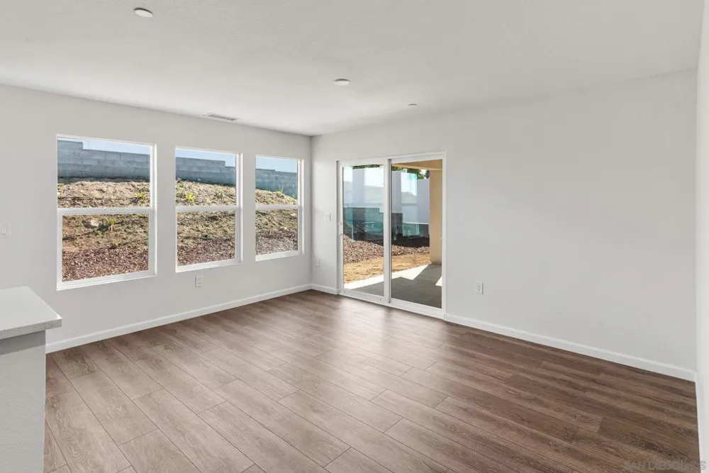 9099 Rosedale Spring Valley, CA 91977