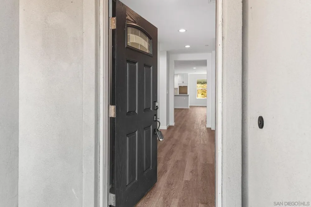 9099 Rosedale Spring Valley, CA 91977