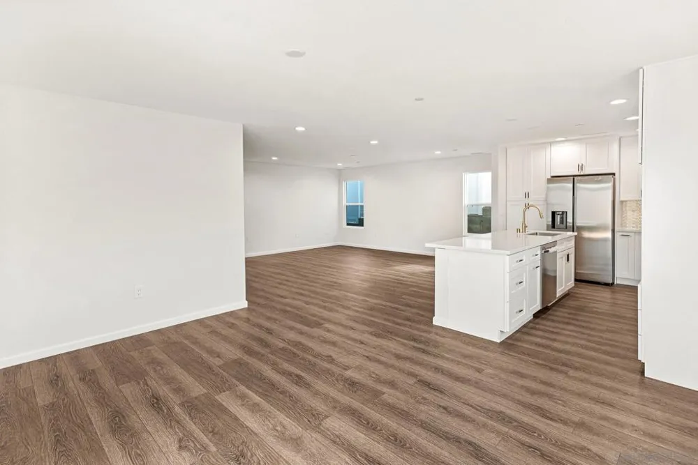 9099 Rosedale Spring Valley, CA 91977