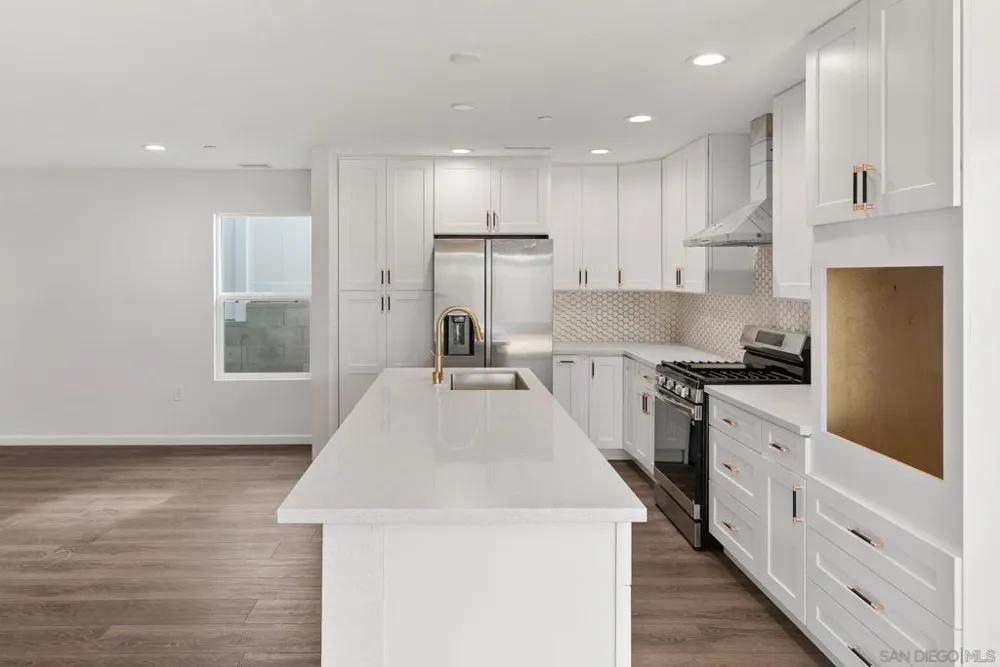 9099 Rosedale Spring Valley, CA 91977