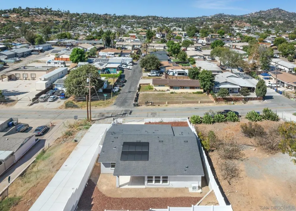 9099 Rosedale Spring Valley, CA 91977