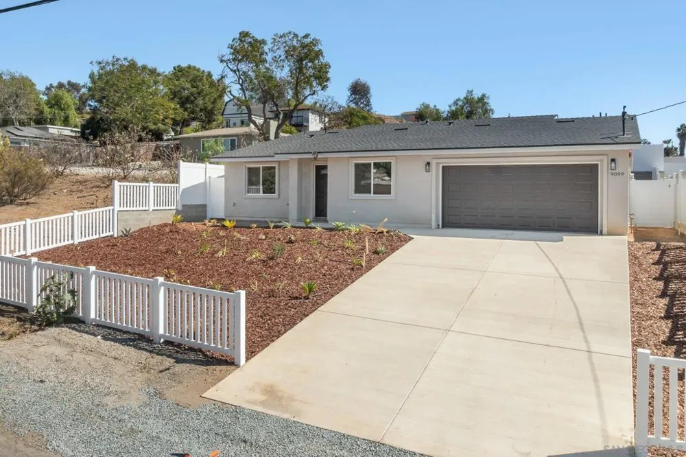 9099 Rosedale Spring Valley, CA 91977