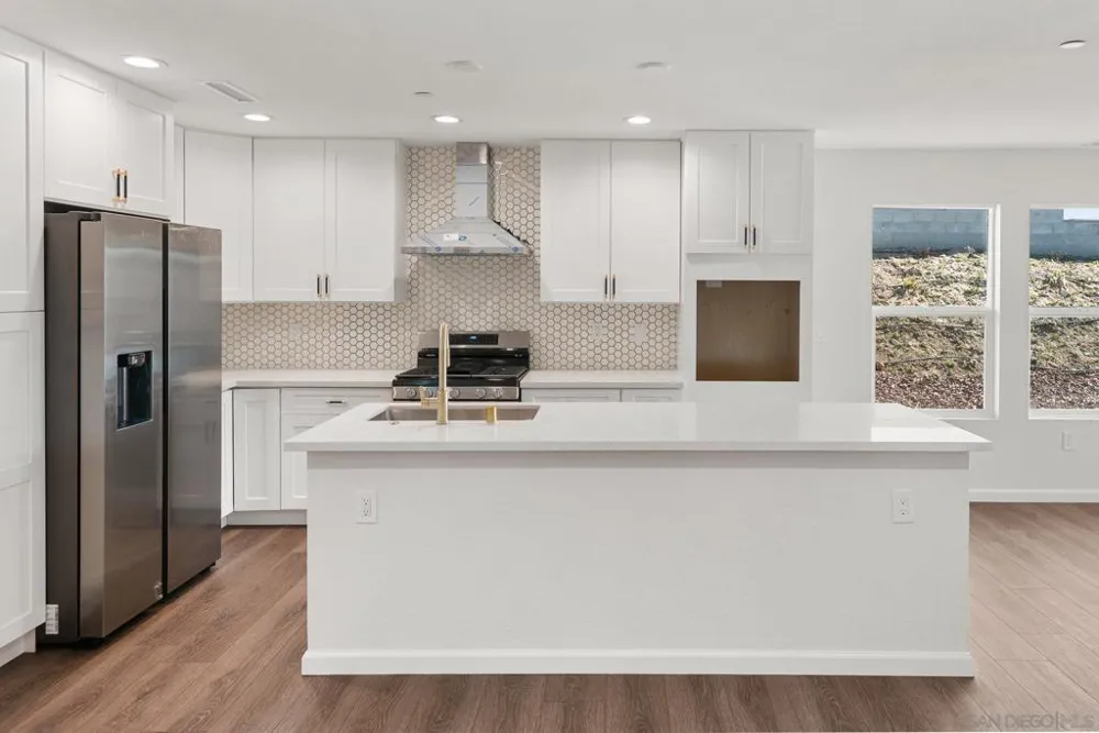9099 Rosedale Spring Valley, CA 91977