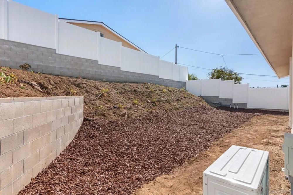 9099 Rosedale Spring Valley, CA 91977