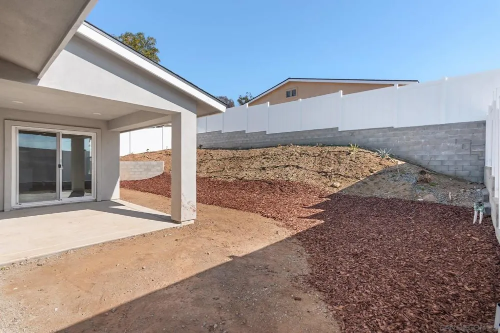 9099 Rosedale Spring Valley, CA 91977